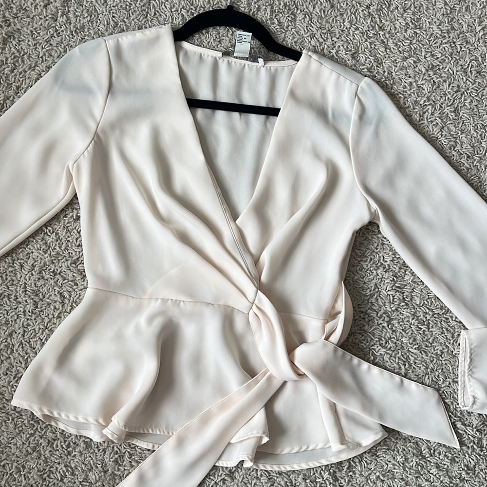 Like new Forever 21 contemporary cream long sleeve wrap blouse Womens size XS